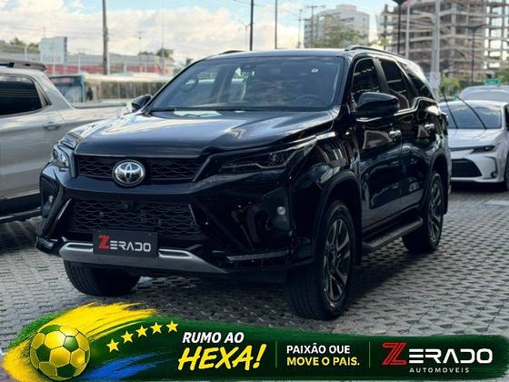 TOYOTA HILUX SW4 2.8 D-4D TURBO DIESEL SRX PLATINUM 7L 4X4 AUTOMÁTICO TOYOTA HILUX SW4 2.8 D-4D TURBO DIESEL SRX PLATINUM 7L 4X4 AUTOMÁTICO